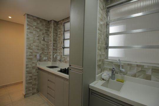 Cozinha de apartamento para alugar com 1 quarto, 55m² em Gonzaga, Santos