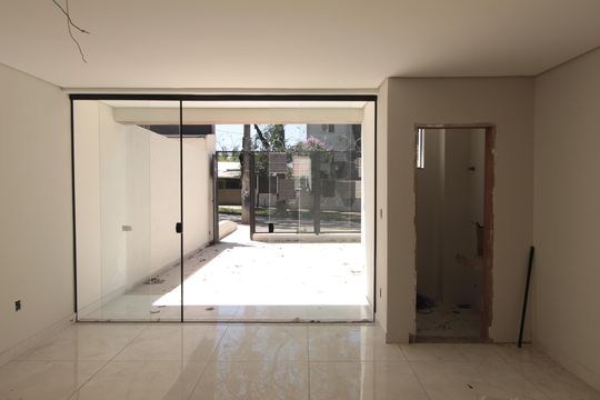 Sala de casa à venda com 3 quartos, 122m² em Santa Monica, Belo Horizonte