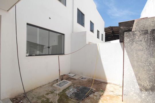 Quintal de casa à venda com 3 quartos, 122m² em Santa Monica, Belo Horizonte