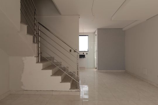 Sala de casa à venda com 3 quartos, 122m² em Santa Monica, Belo Horizonte