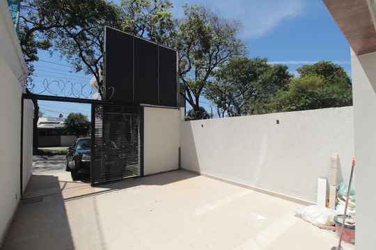 Garagem de casa à venda com 3 quartos, 122m² em Santa Monica, Belo Horizonte