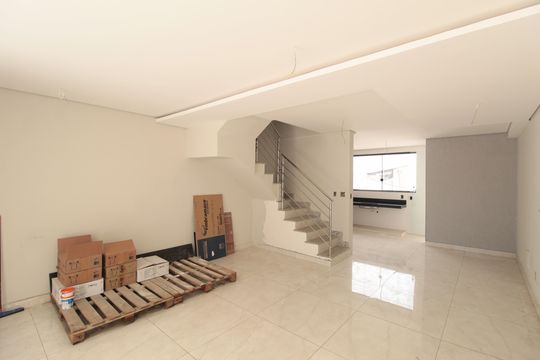 Sala de casa à venda com 3 quartos, 122m² em Santa Monica, Belo Horizonte