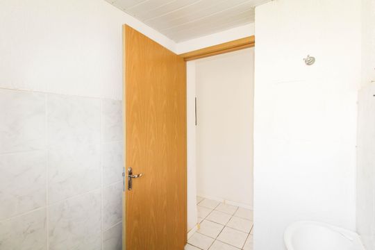 Banheiro de apartamento para alugar com 2 quartos, 48m² em Guajuviras, Canoas