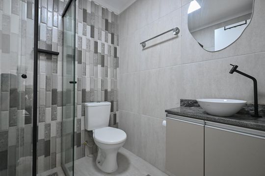 Banheiro de apartamento para alugar com 1 quarto, 38m² em Vila Sonia, São Paulo