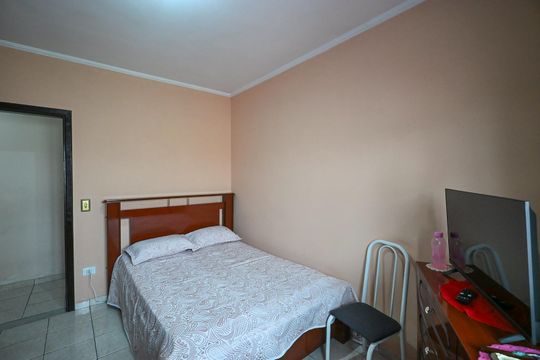 Quarto 1 de casa à venda com 2 quartos, 170m² em Parque Pinheiros, Taboão da Serra