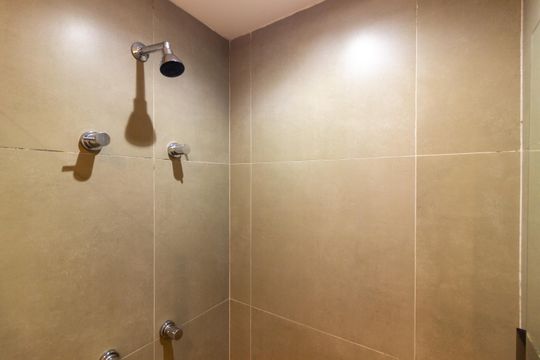 Banheiro de kitnet/studio para alugar com 1 quarto, 20m² em Pinheiros, São Paulo