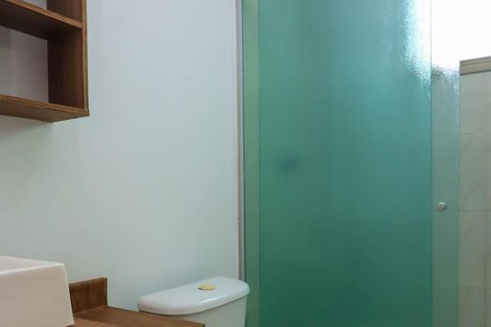 Banheiro de apartamento para alugar com 2 quartos, 72m² em Chácara Agrindus, Taboão da Serra