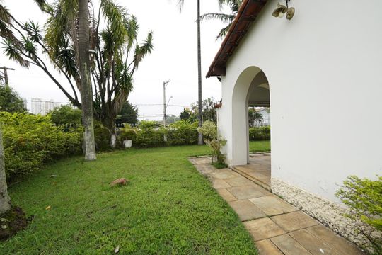 Quintal de casa para alugar com 3 quartos, 350m² em Aclimação, São Paulo