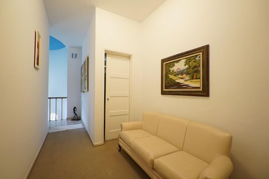 Corredor de casa para alugar com 3 quartos, 350m² em Aclimação, São Paulo