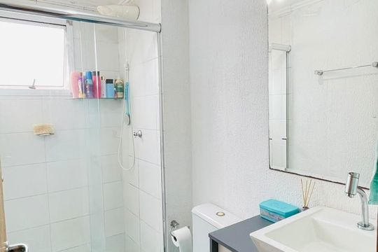 Banheiro de apartamento para alugar com 2 quartos, 47m² em Jardim Isis, Cotia
