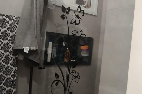 Banheiro de apartamento à venda com 2 quartos, 52m² em Vila sol nascente, Sumaré
