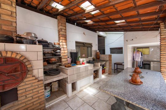 Casa à venda com 4 quartos, 384m² em Havaí, Belo Horizonte