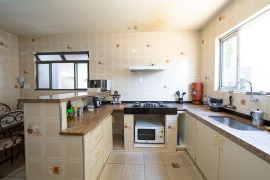 Casa à venda com 4 quartos, 384m² em Havaí, Belo Horizonte