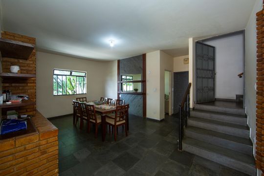 Casa à venda com 4 quartos, 384m² em Havaí, Belo Horizonte