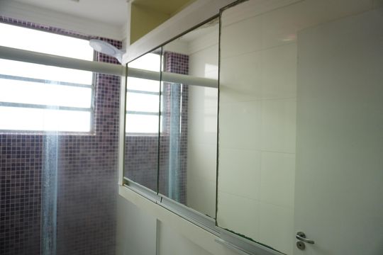 Banheiro 1 de apartamento à venda com 2 quartos, 50m² em Chácara Letônia, Americana