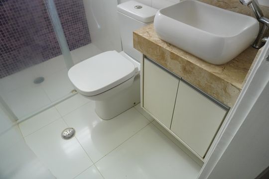 Banheiro 1 de apartamento à venda com 2 quartos, 50m² em Chácara Letônia, Americana