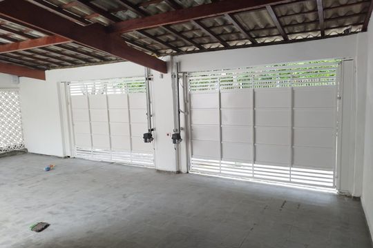 Garagem de casa para alugar com 3 quartos, 230m² em Granja Julieta, São Paulo