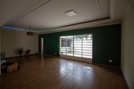 Casa para alugar com 3 quartos, 230m² em Granja Julieta, São Paulo