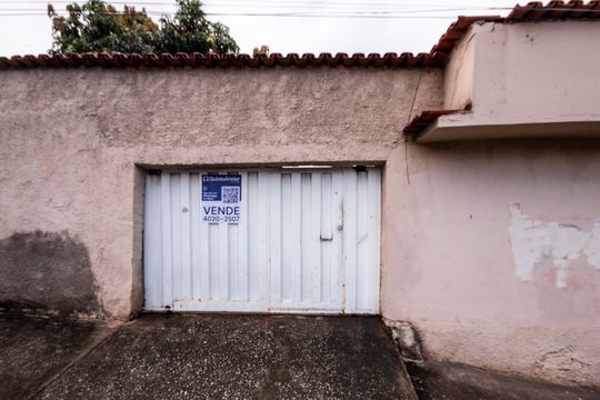 Casa à venda com 3 quartos, 360m² em Serrano, Belo Horizonte