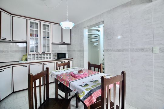 Cozinha de casa à venda com 2 quartos, 134m² em Vila Dalila, São Paulo