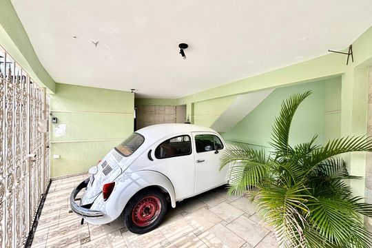 Garagem de casa à venda com 2 quartos, 134m² em Vila Dalila, São Paulo