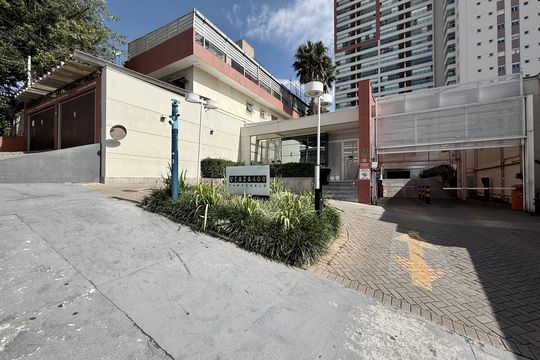 Fachada de apartamento à venda com 2 quartos, 68m² em Campo Belo, São Paulo