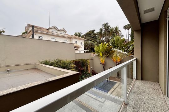 Sacada suíte 1 de casa de condomínio à venda com 5 quartos, 560m² em Alphaville Residencial Dois, Barueri