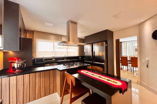Cozinha de casa de condomínio à venda com 5 quartos, 560m² em Alphaville Residencial Dois, Barueri