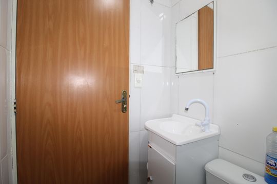 Banheiro de casa para alugar com 2 quartos, 42m² em Itaquera, São Paulo