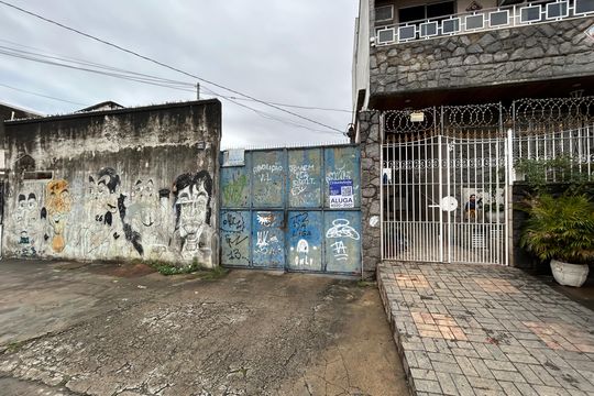 Fachada  de casa para alugar com 1 quarto, 45m² em Abolição, Rio de Janeiro