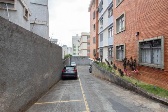 Garagem de apartamento para alugar com 3 quartos, 100m² em Serra, Belo Horizonte