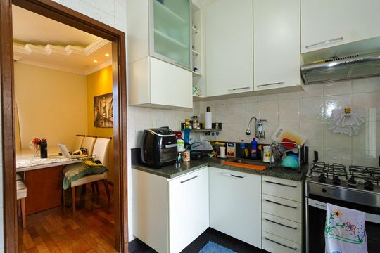 Cozinha de apartamento à venda com 3 quartos, 70m² em Jardim America, Belo Horizonte