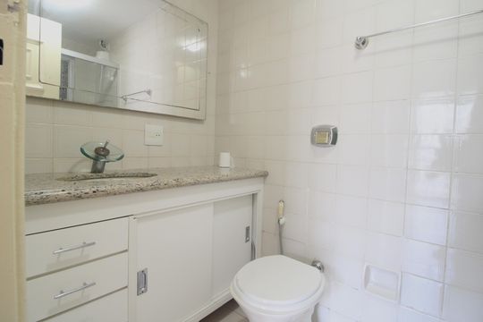 Banheiro da suíte de apartamento para alugar com 3 quartos, 93m² em Jardim Marajoara, São Paulo