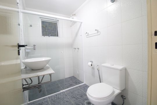 Banheiro comum de apartamento para alugar com 3 quartos, 93m² em Jardim Marajoara, São Paulo