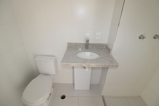 Banheiro 2 de apartamento para alugar com 2 quartos, 43m² em Parada Inglesa, São Paulo