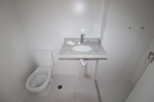 Banheiro de apartamento para alugar com 2 quartos, 58m² em Parada Inglesa, São Paulo