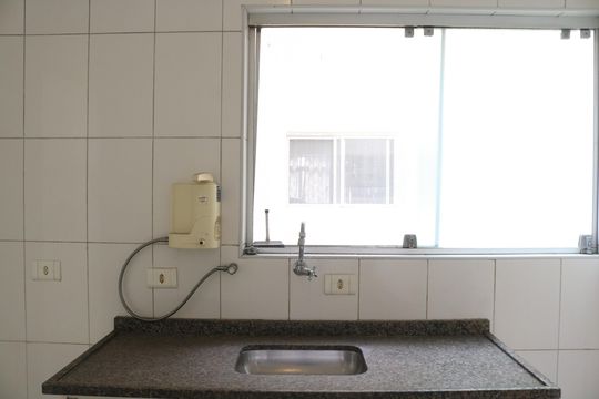 Cozinha de apartamento para alugar com 2 quartos, 57m² em Lapa de Baixo, São Paulo