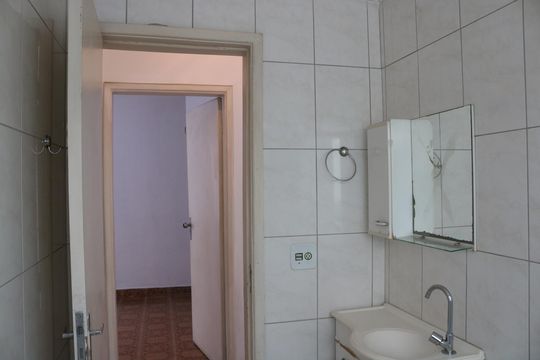 Banheiro de apartamento para alugar com 2 quartos, 57m² em Lapa de Baixo, São Paulo