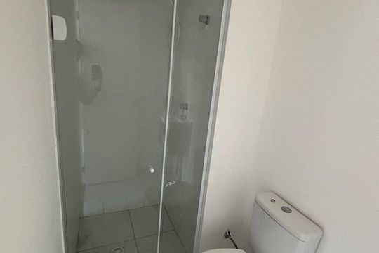 Banheiro de apartamento para alugar com 1 quarto, 28m² em Brás, São Paulo