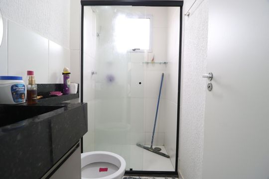 Banheiro Social de apartamento para alugar com 2 quartos, 40m² em Chácaras Tubalina E Quartel, Uberlândia
