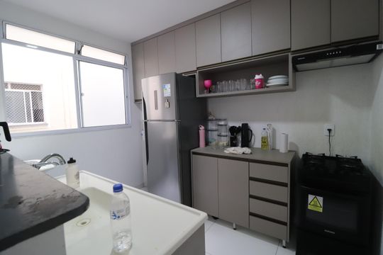 Cozinha de apartamento para alugar com 2 quartos, 40m² em Chácaras Tubalina E Quartel, Uberlândia