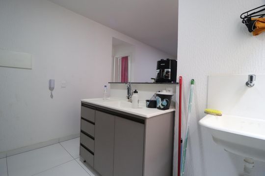 Cozinha de apartamento para alugar com 2 quartos, 40m² em Chácaras Tubalina E Quartel, Uberlândia