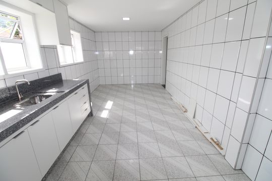 Cozinha de casa para alugar com 2 quartos, 60m² em Jardim Esplanada, São José dos Campos
