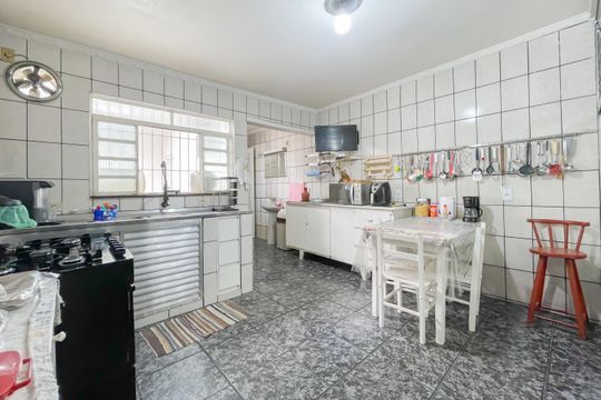 Cozinha de casa à venda com 6 quartos, 250m² em Mutinga, Osasco