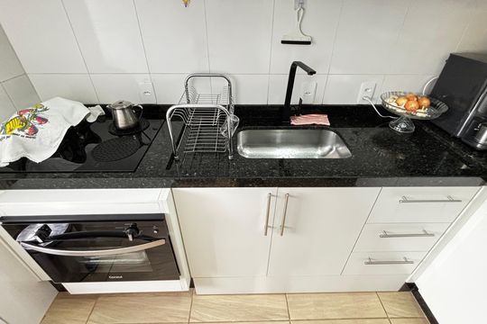 Cozinha de apartamento à venda com 2 quartos, 49m² em Jardim Alzira Franco, Santo André