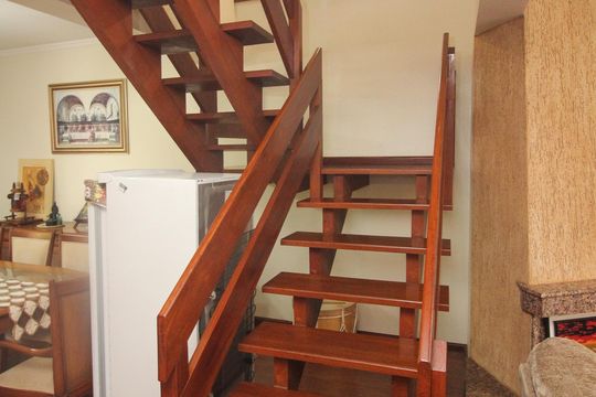 Escada de casa à venda com 4 quartos, 252m² em Ipanema, Porto Alegre
