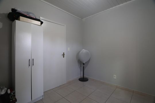 Quarto 2 de casa à venda com 2 quartos, 48m² em Olaria, Canoas
