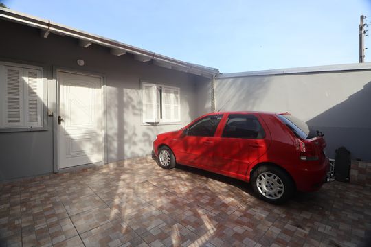 Garagem de casa à venda com 2 quartos, 48m² em Olaria, Canoas