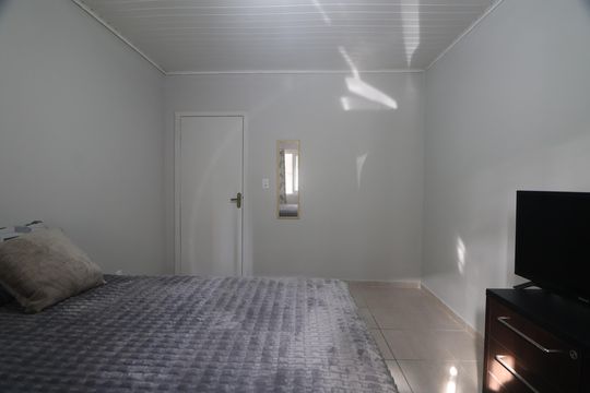 Quarto 1 de casa à venda com 2 quartos, 48m² em Olaria, Canoas