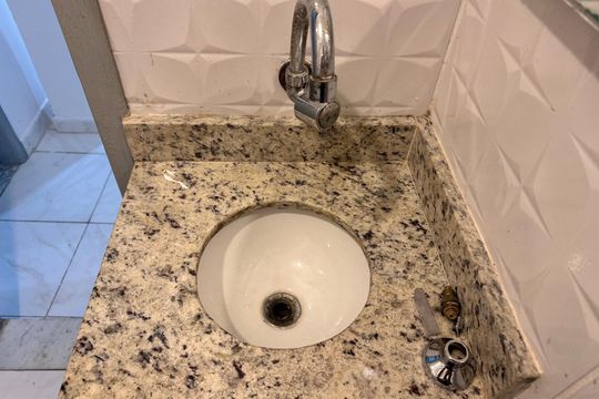 Banheiro Social de casa para alugar com 2 quartos, 70m² em Recreio dos Bandeirantes, Rio de Janeiro